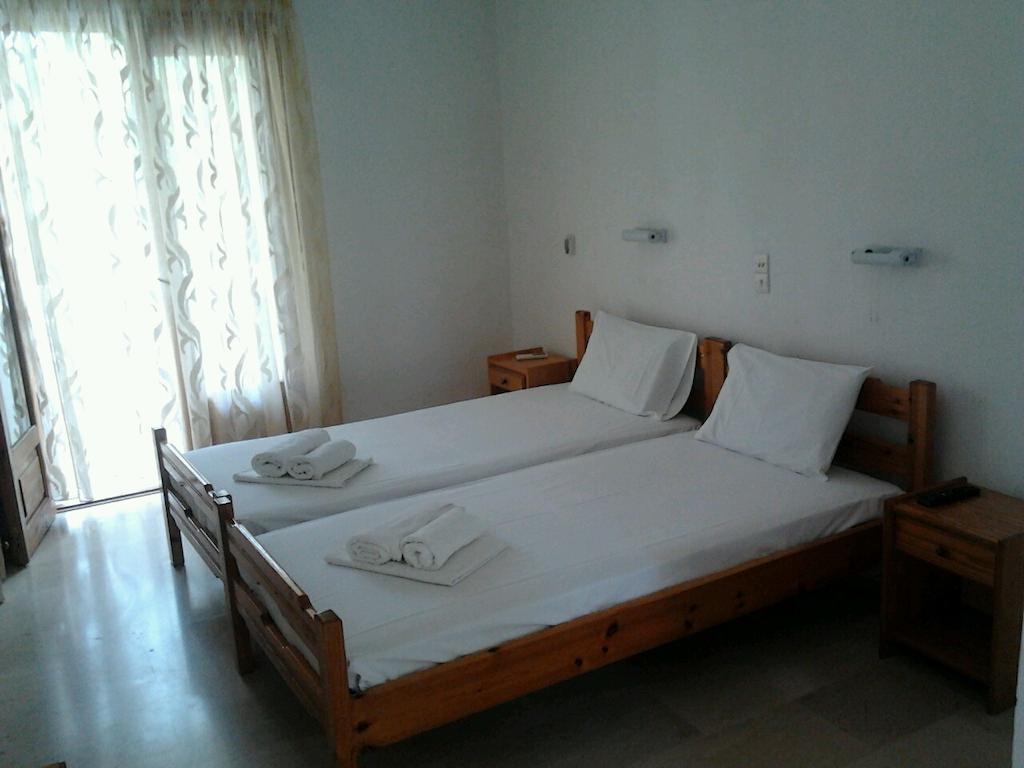 Digkas Apartments Kato Korakiana Rum bild